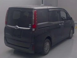 Toyota ESQUIRE 2015 года ZWR80-0151863 ID: 561132 3