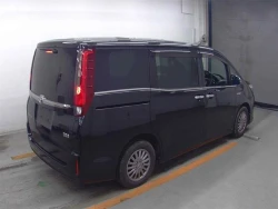 Toyota ESQUIRE 2017 года ZWR80-0244096 ID: 560798 4
