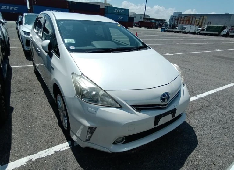 Toyota PRIUS ALPHA 2013 года ZVW41-3287368 ID: 557909