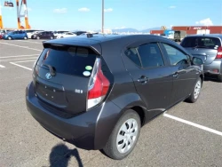 Toyota AQUA 2013 года NHP10-2258226 ID: 487914 11