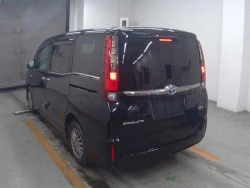 Toyota ESQUIRE 2017 года ZWR80-0244096 ID: 560798 2