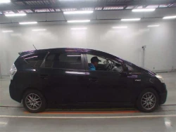 Toyota PRIUS ALPHA 2012 года ZVW41-3170529 ID: 557288 5