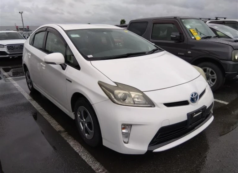 Toyota PRIUS 2013 года ZVW30-1732392 ID: 488980