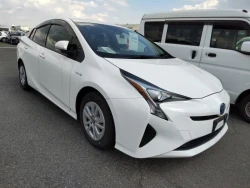 Toyota PRIUS 2018 года ZVW50-6136698 ID: 489206 0