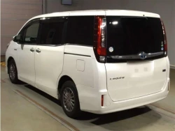 Toyota ESQUIRE 2015 года ZWR80-0113327 ID: 560655 4