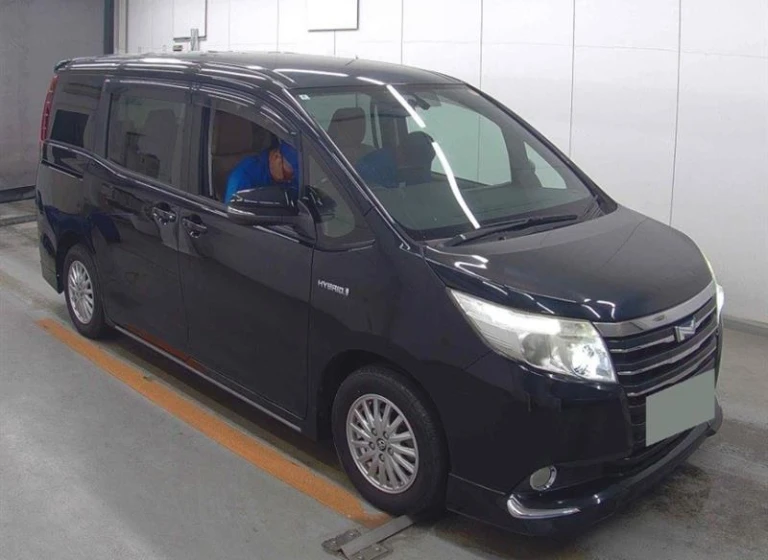 Toyota NOAH 2014 года ZWR80-0015886 ID: 560772