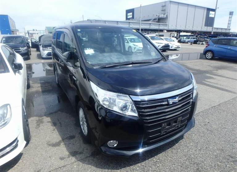 Toyota NOAH 2015 года ZWR80-0086635 ID: 489601