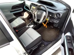 Toyota AQUA 2012 года NHP10-6042198 ID: 483915 15