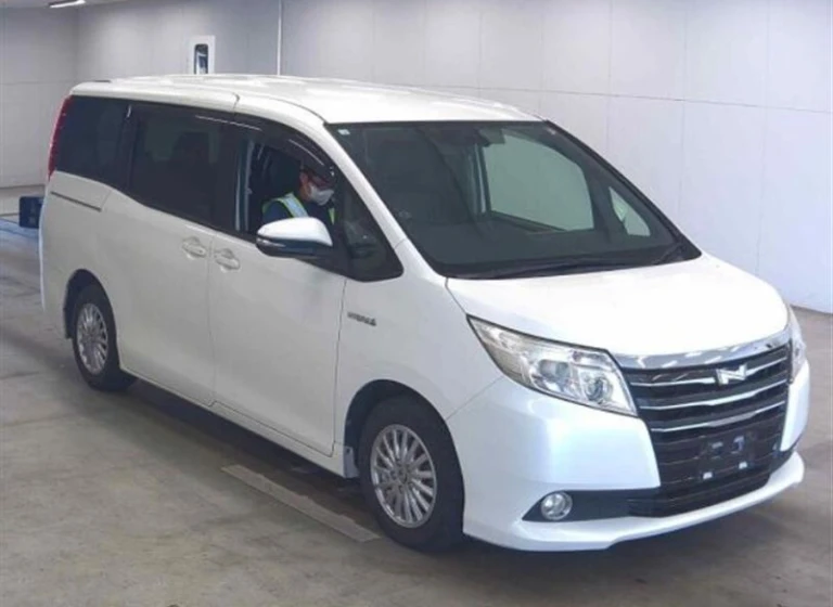 Toyota NOAH 2014 года ZWR80-0037093 ID: 560593