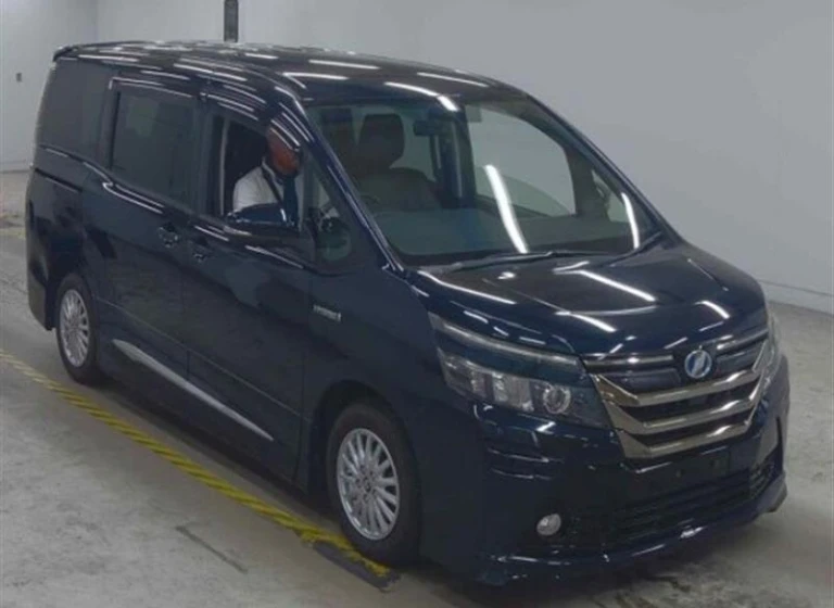 Toyota VOXY 2014 года ZWR80-0002557 ID: 560581