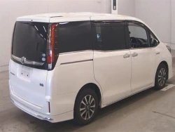 Toyota ESQUIRE 2015 года ZWR80-0092337 ID: 560756 3