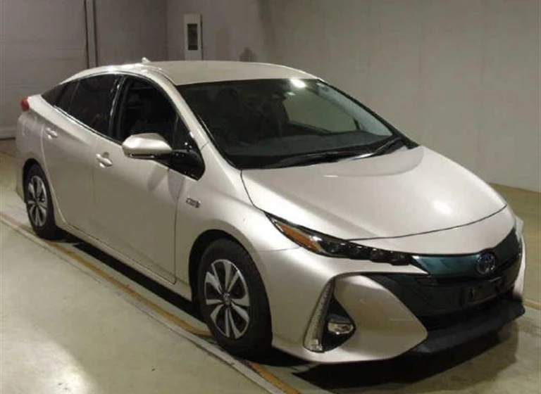 Toyota ​PRIUS PHV 2018 года ZVW52-3090214 ID: 556923