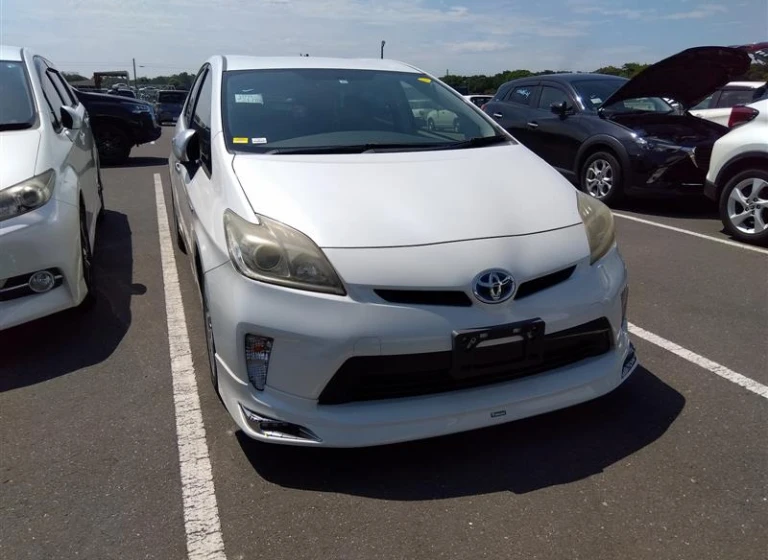 Toyota PRIUS 2013 года ZVW30-5706430 ID: 482993