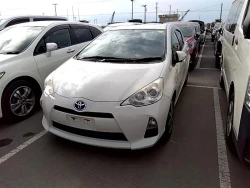 Toyota AQUA 2012 года NHP10-6042198 ID: 483915 8