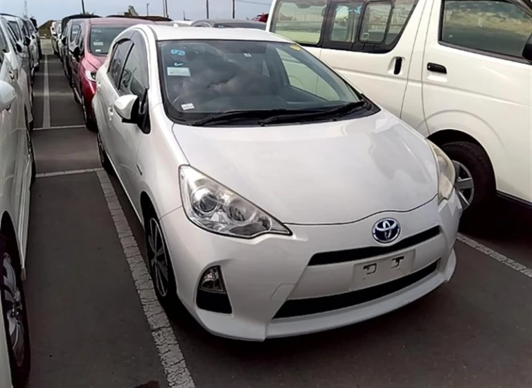 Toyota AQUA 2012 года NHP10-6042198 ID: 483915