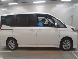 Toyota NOAH 2022 года MZRA90-0016159 ID: 544576 23