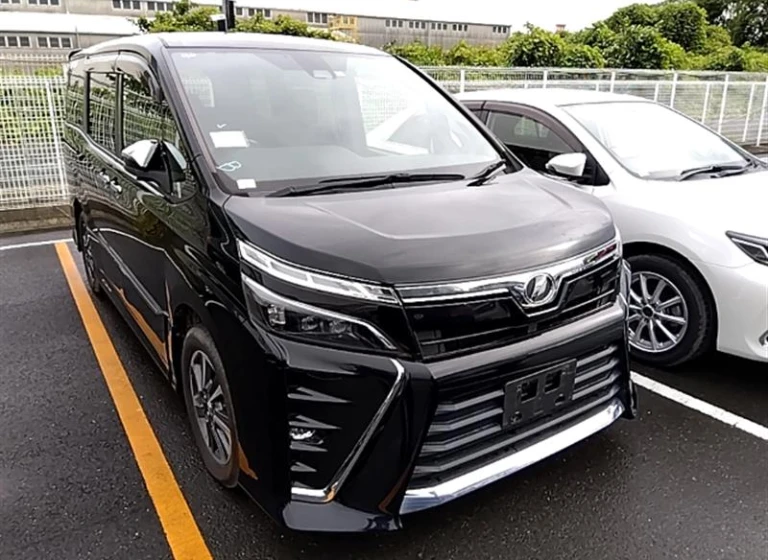 Toyota VOXY 2018 года ZRR80-0473813 ID: 490545